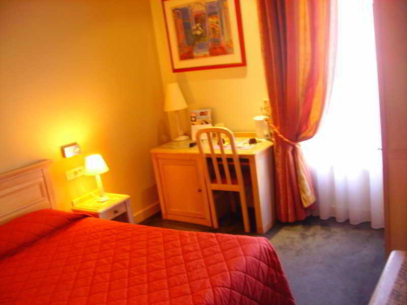 Brit Hotel Aux Sacres Reims, Centre Historique Екстер'єр фото