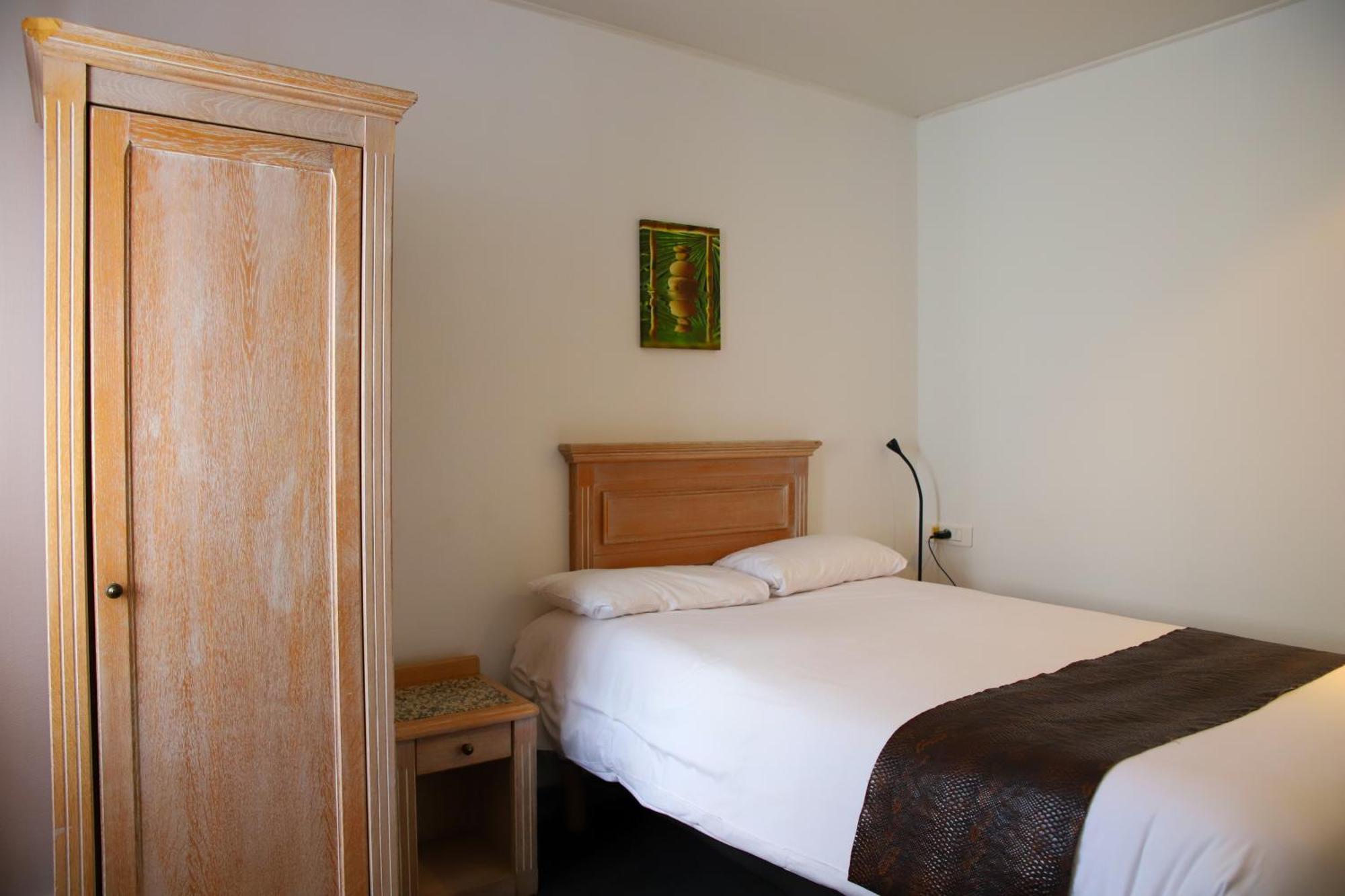 Brit Hotel Aux Sacres Reims, Centre Historique Екстер'єр фото
