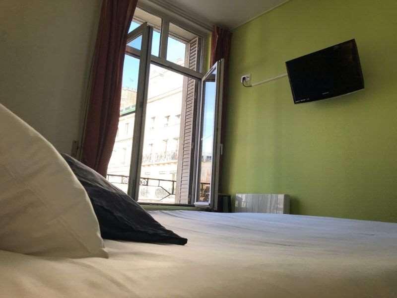 Brit Hotel Aux Sacres Reims, Centre Historique Номер фото