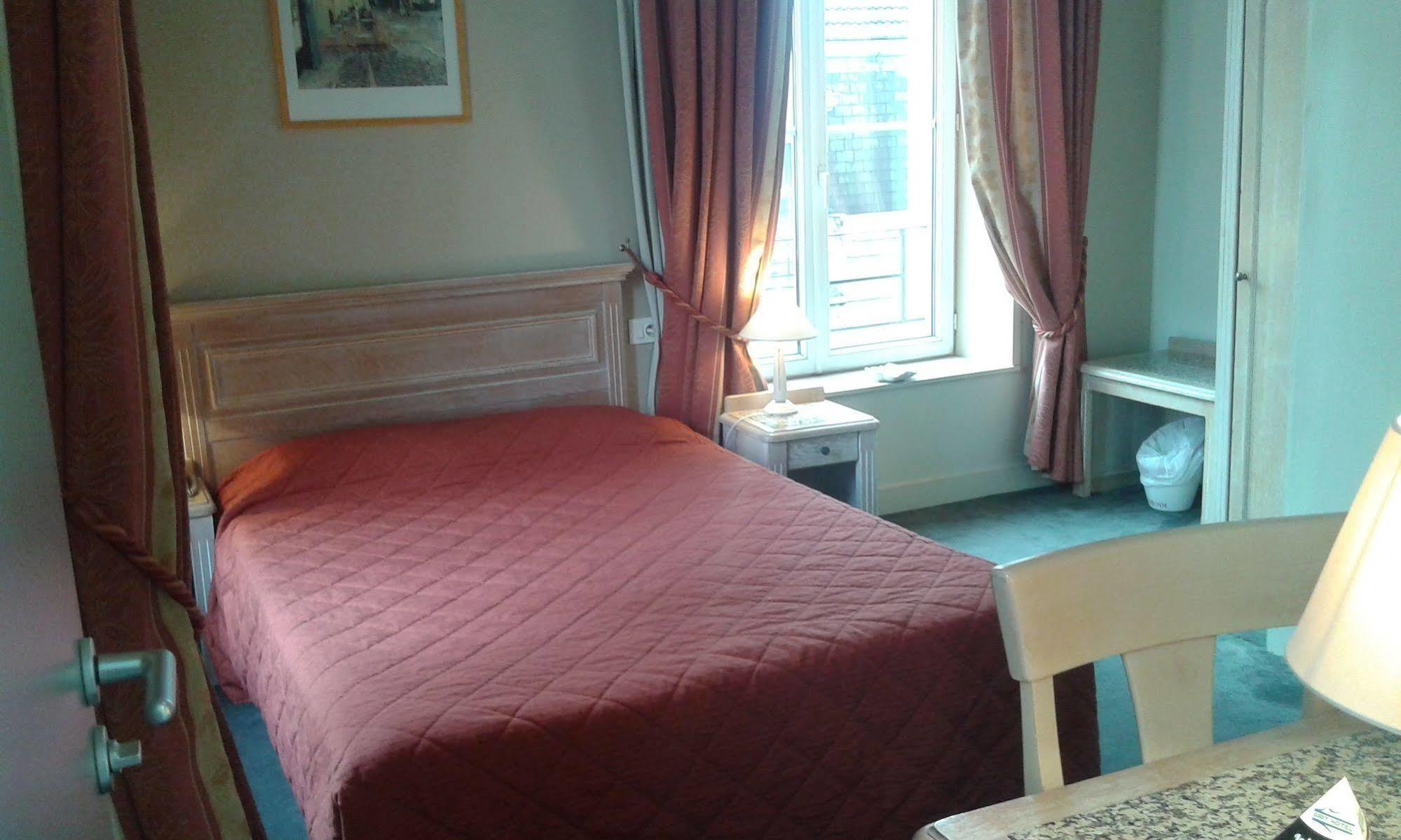Brit Hotel Aux Sacres Reims, Centre Historique Екстер'єр фото